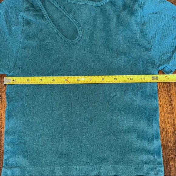 Aura Crop Top Blue Green Stretch Asymmetrical Neck Cut Out Short Sleeve M/L - Picture 3 of 5